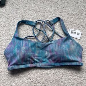 lululemon free to be bra size